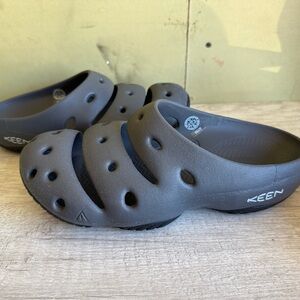 Keen Yogui Arts Graphite Gray  Slip On Slide Sandals Men's Sz 11